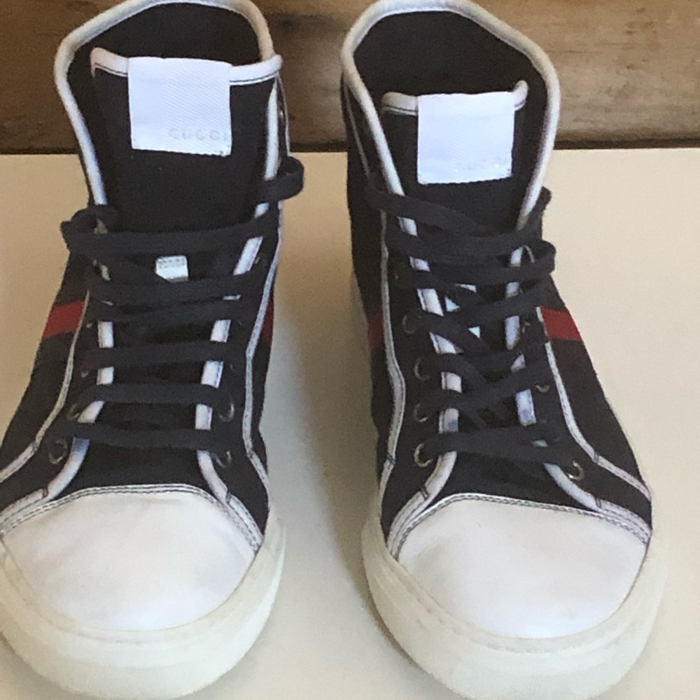 Pair of Gucci shoes look like new